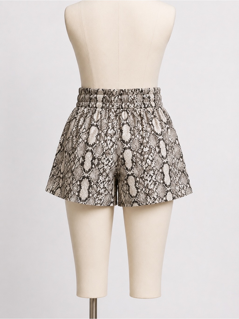 Express Snakeskin Print Elastic Drawstring Waist Casual Slip-On Statement Shorts - Picture 7 of 9
